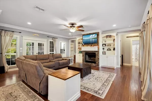 15831 Red Cloud Drive, Lindale, TX 75771