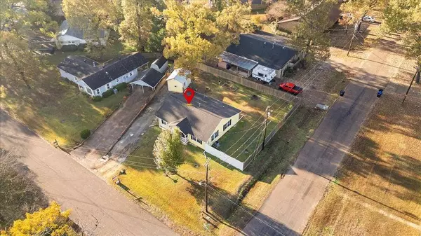 1402 Lawndale, Longview, TX 75604