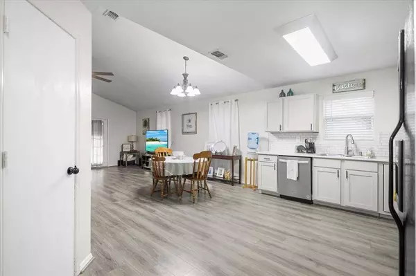 12501 Darrin Blvd, Lindale, TX 75771