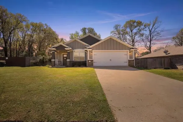 307 Mission Crest Circle, Lindale, TX 75771
