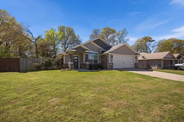 307 Mission Crest Circle, Lindale, TX 75771