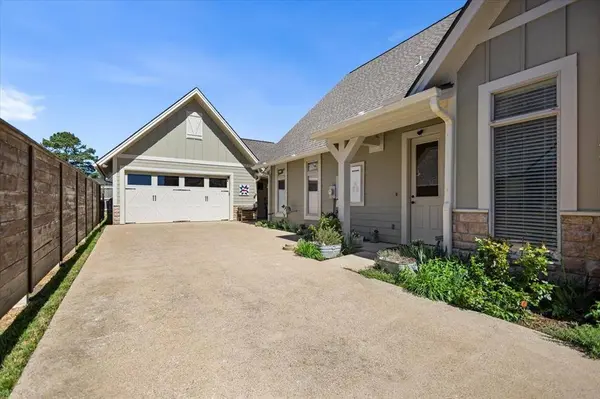 14621 Twin Pines Lane, Lindale, TX 75771