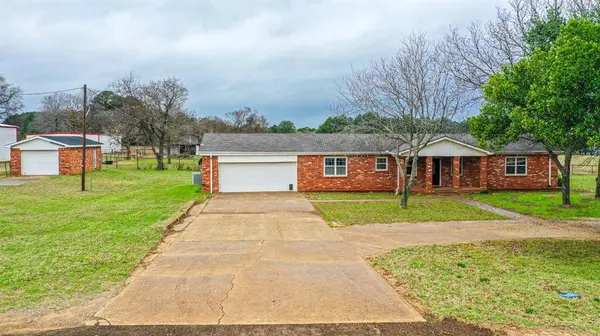 20519 County Road, Lindale, TX 75771