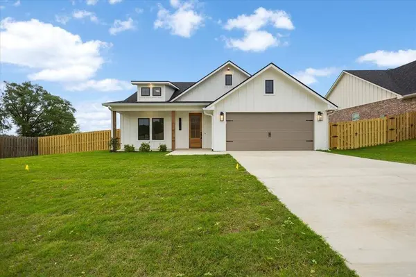16429 Clearview Drive, Lindale, TX 75771