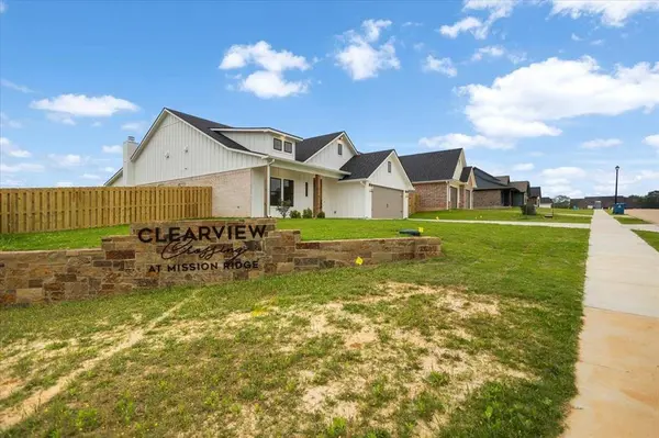 16429 Clearview Drive, Lindale, TX 75771