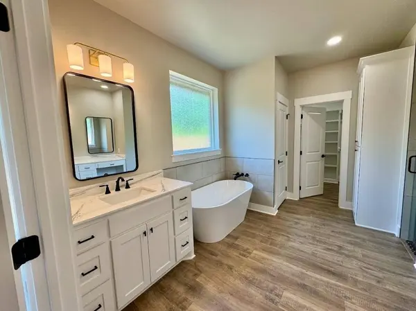 984 Mallard Drive, Lindale, TX 75771