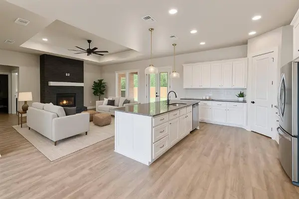 984 Mallard Drive, Lindale, TX 75771
