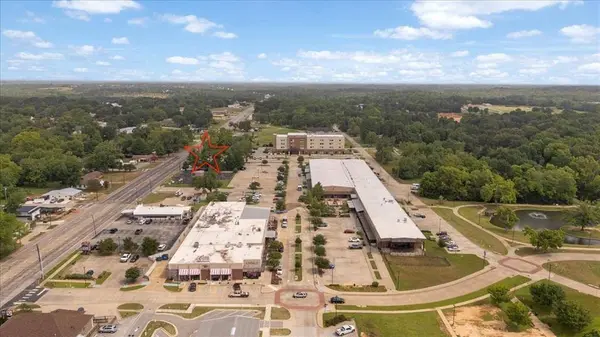 501 N Main Street, Lindale, TX 75771