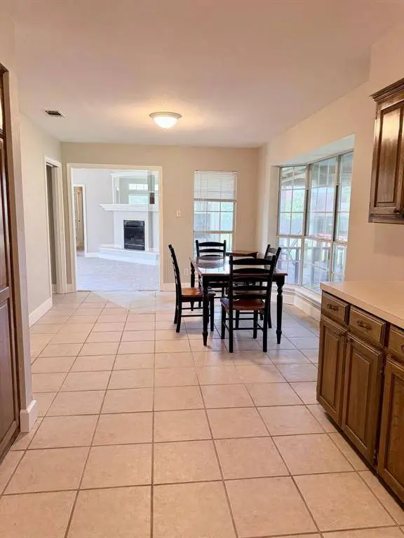 705 E South Street, Lindale, TX 75771