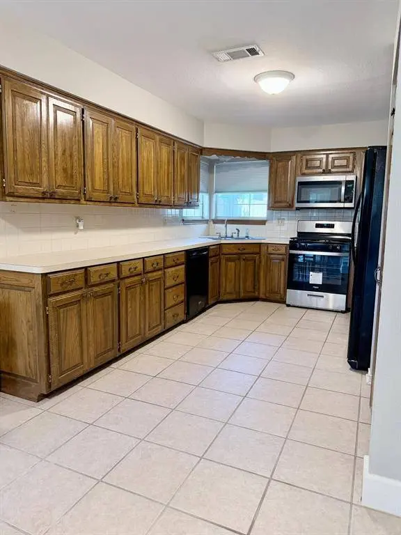 705 E South Street, Lindale, TX 75771