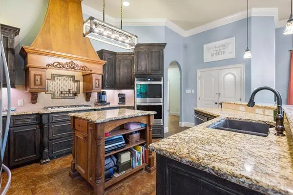 249 Heritage Court, Lindale, TX 75771