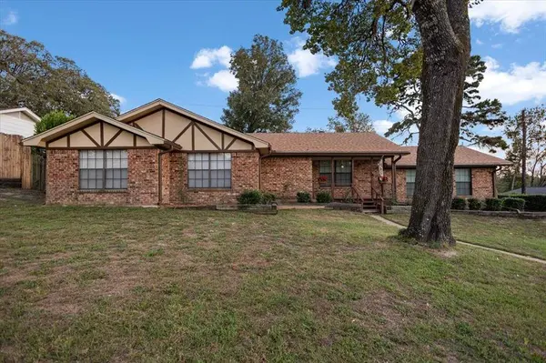 2615 Shady Bluff