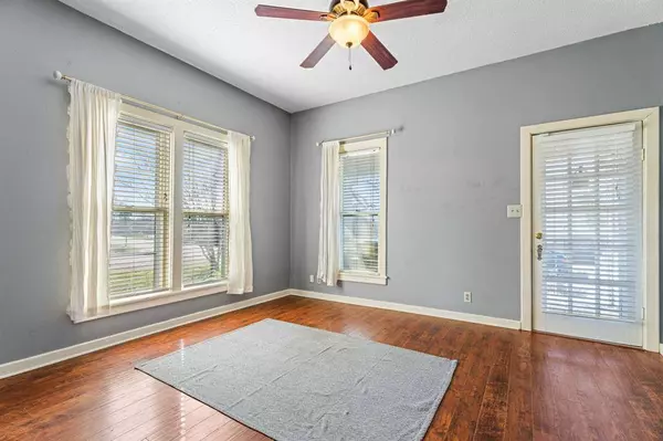 400 N Line Street, Mineola, TX 75773