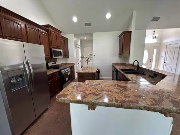 725 White Bear Trail Trail, Lindale, TX 75771