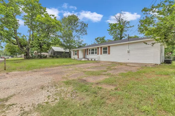 102 Hodges, Arp, TX 75750