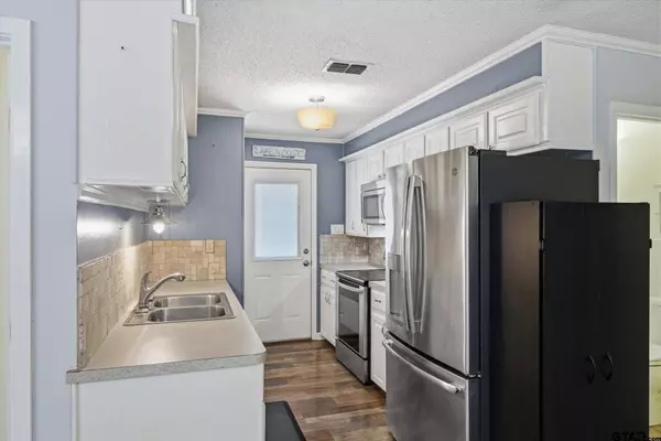 323 Rustic Rd, Hideaway, TX 75771