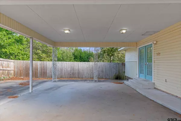 323 Rustic Rd, Hideaway, TX 75771