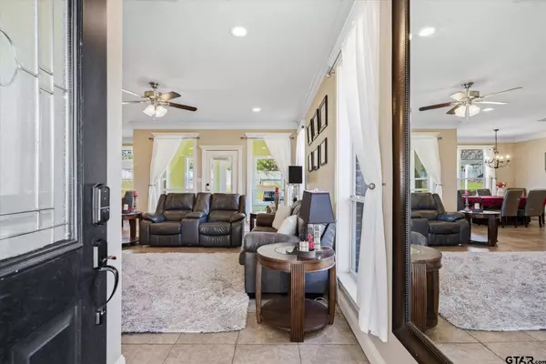 16091 Hickory Hills Dr, Lindale, TX 75771