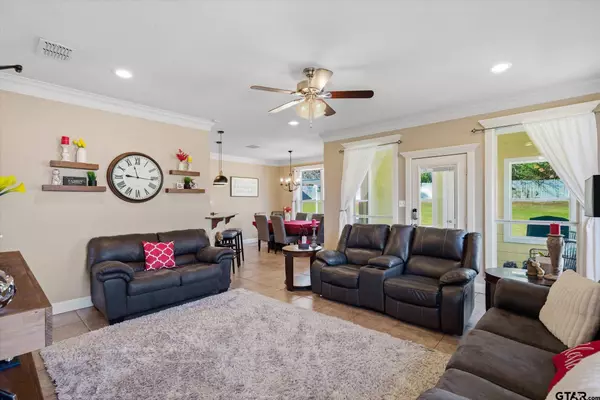 16091 Hickory Hills Dr, Lindale, TX 75771