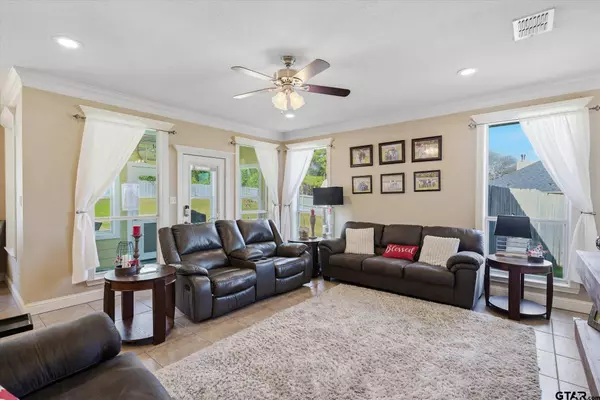 16091 Hickory Hills Dr, Lindale, TX 75771