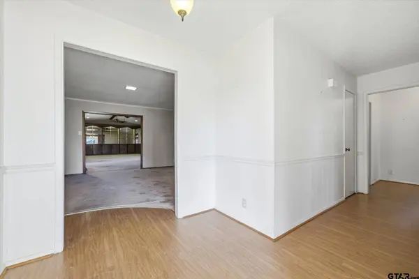 216 Helen Dr, Lindale, TX 75771