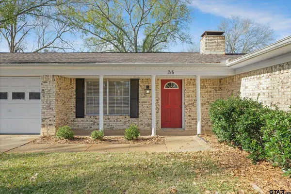 216 Helen Dr, Lindale, TX 75771