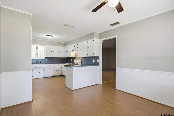 216 Helen Dr, Lindale, TX 75771