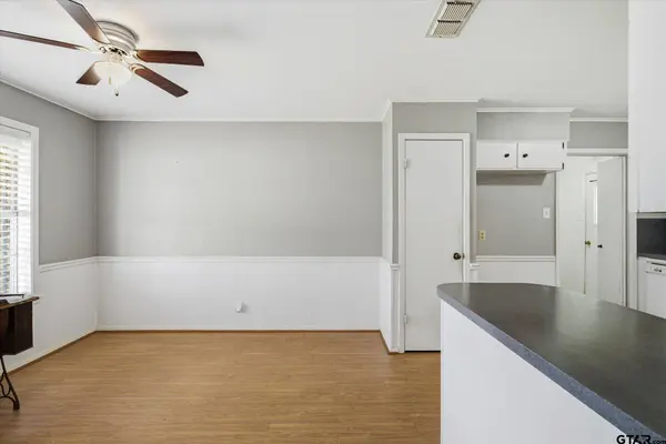 216 Helen Dr, Lindale, TX 75771