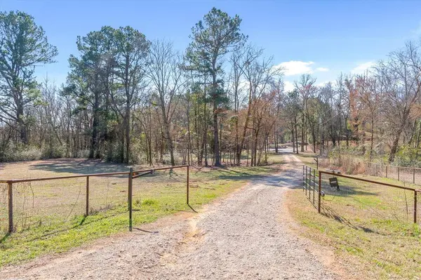 15683 County Road 472, Tyler, TX 75706