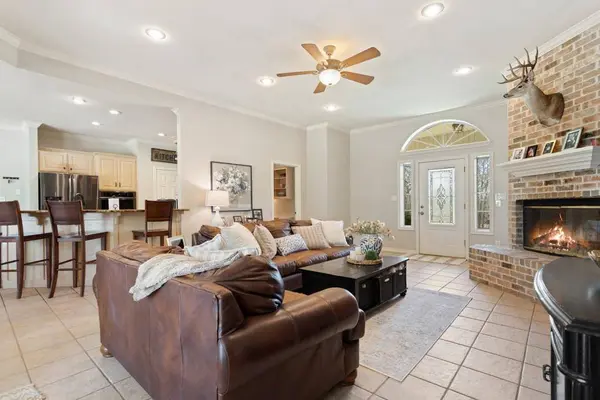 16687 Meadow Crest Drive, Lindale, TX 75771