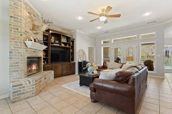 16687 Meadow Crest Drive, Lindale, TX 75771