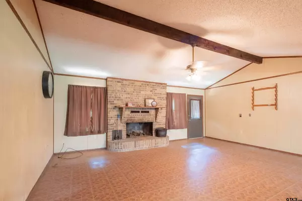 704 County Road 1903, Jacksonville, TX 75766