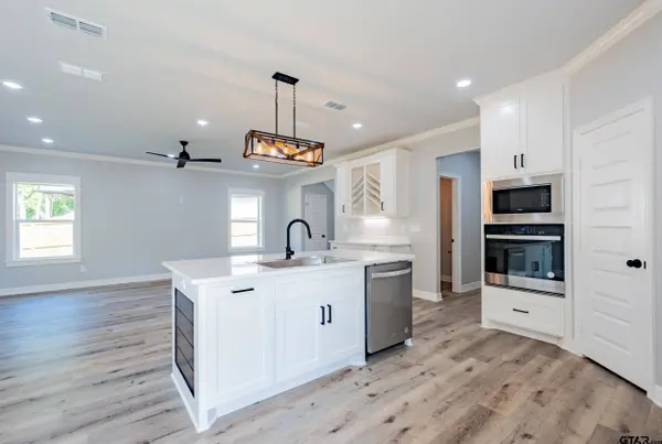 14835 Fallow Ln, Lindale, TX 75706