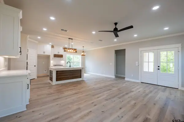 14835 Fallow Ln, Lindale, TX 75706