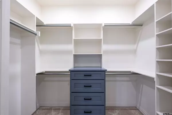 1003 Karen Dr, Lindale, TX 75771