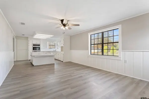 411 N College St, Lindale, TX 75771