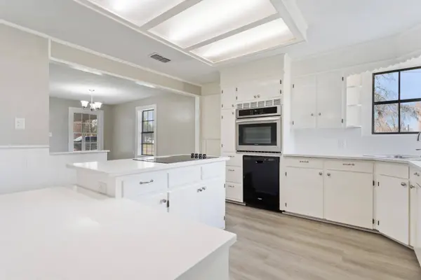 411 N COLLEGE, Lindale, TX 75771