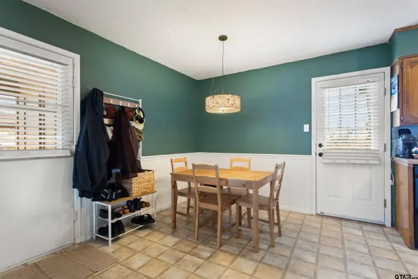 1106 Brad Cir, Lindale, TX 75771