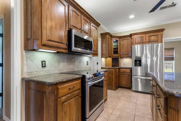 16511 Fox Run Lane, Lindale, TX 75771