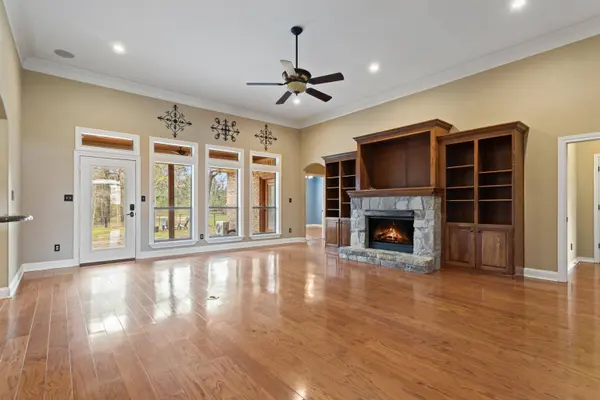 16511 Fox Run Lane, Lindale, TX 75771