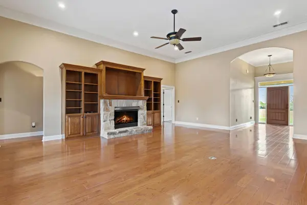 16511 Fox Run Lane, Lindale, TX 75771