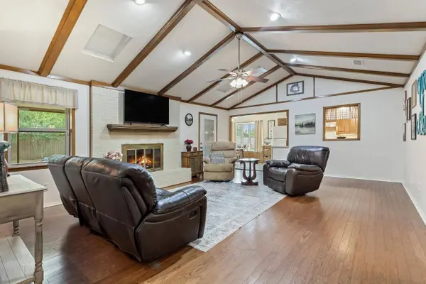 516 Ruthlynn Dr, Longview, TX 75605