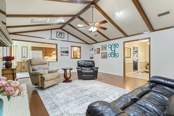 516 Ruthlynn Dr, Longview, TX 75605