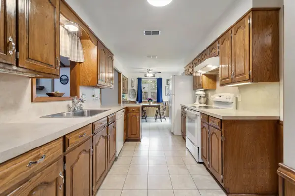 516 Ruthlynn Dr, Longview, TX 75605