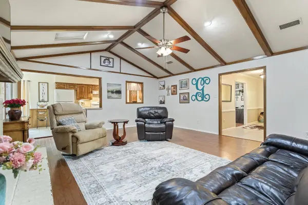 516 Ruthlynn Dr, Longview, TX 75605