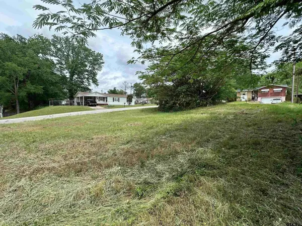 1610 N Hill, Tyler, TX 75702