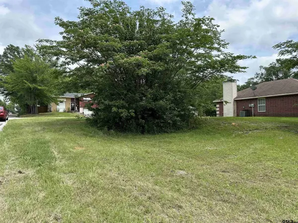 1610 N Hill, Tyler, TX 75702