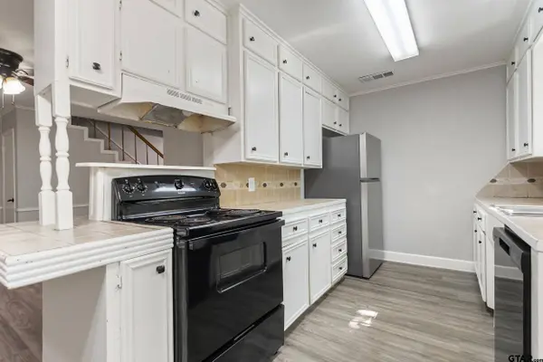 2226/2228 Aberdeen Dr, Tyler, TX 75703