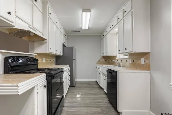 2226/2228 Aberdeen Dr, Tyler, TX 75703