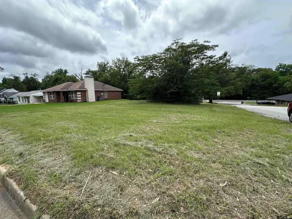 1610 N Hill, Tyler, TX 75702